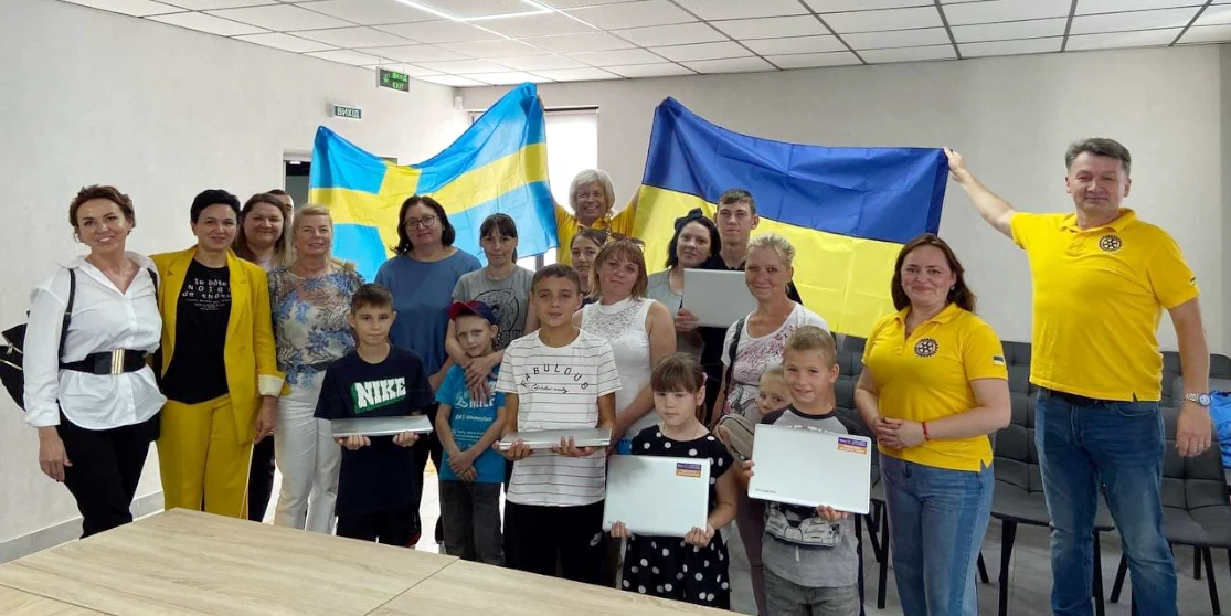 Ноутбуки для навчання отримали 18 багатодітних сімей ВПО Рівненщини