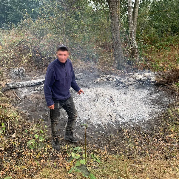 На гарячому виявили палія сміття на Сарненщині - фото 1 На гарячому виявили палія сміття на Сарненщині - фото 1