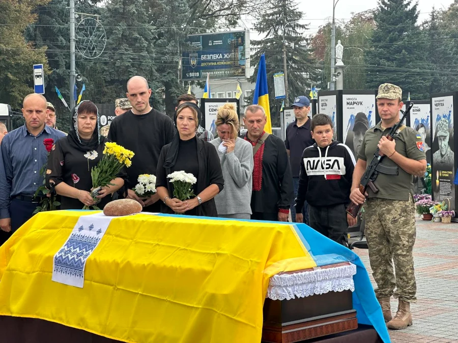Полеглого Захисника провели в останню дорогу в Рівному - фото 2