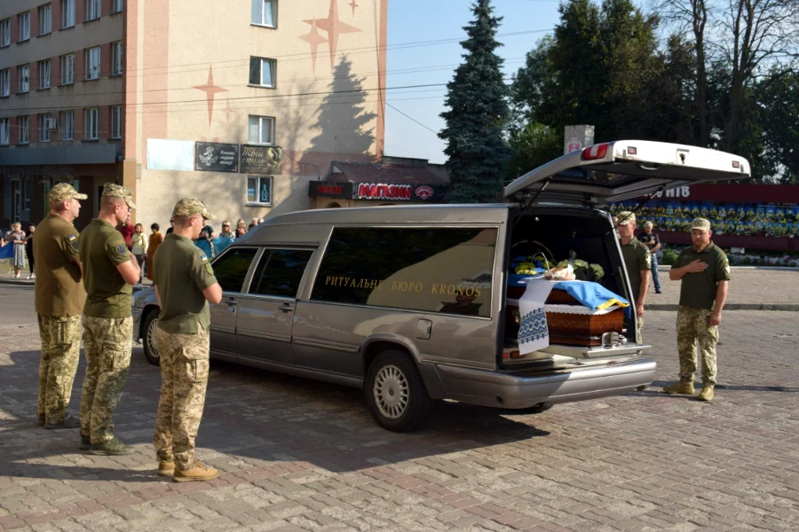 У Здолбунові провели в останню дорого полеглого Захисника - фото 3 У Здолбунові провели в останню дорого полеглого Захисника - фото 3