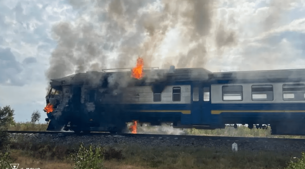 Рятувальники оперативно ліквідували пожежу в потязі на Рівненщині