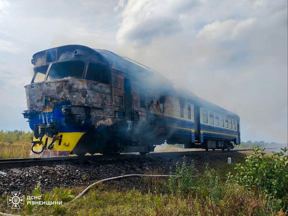 Рятувальники оперативно ліквідували пожежу в потязі на Рівненщині - фото 1