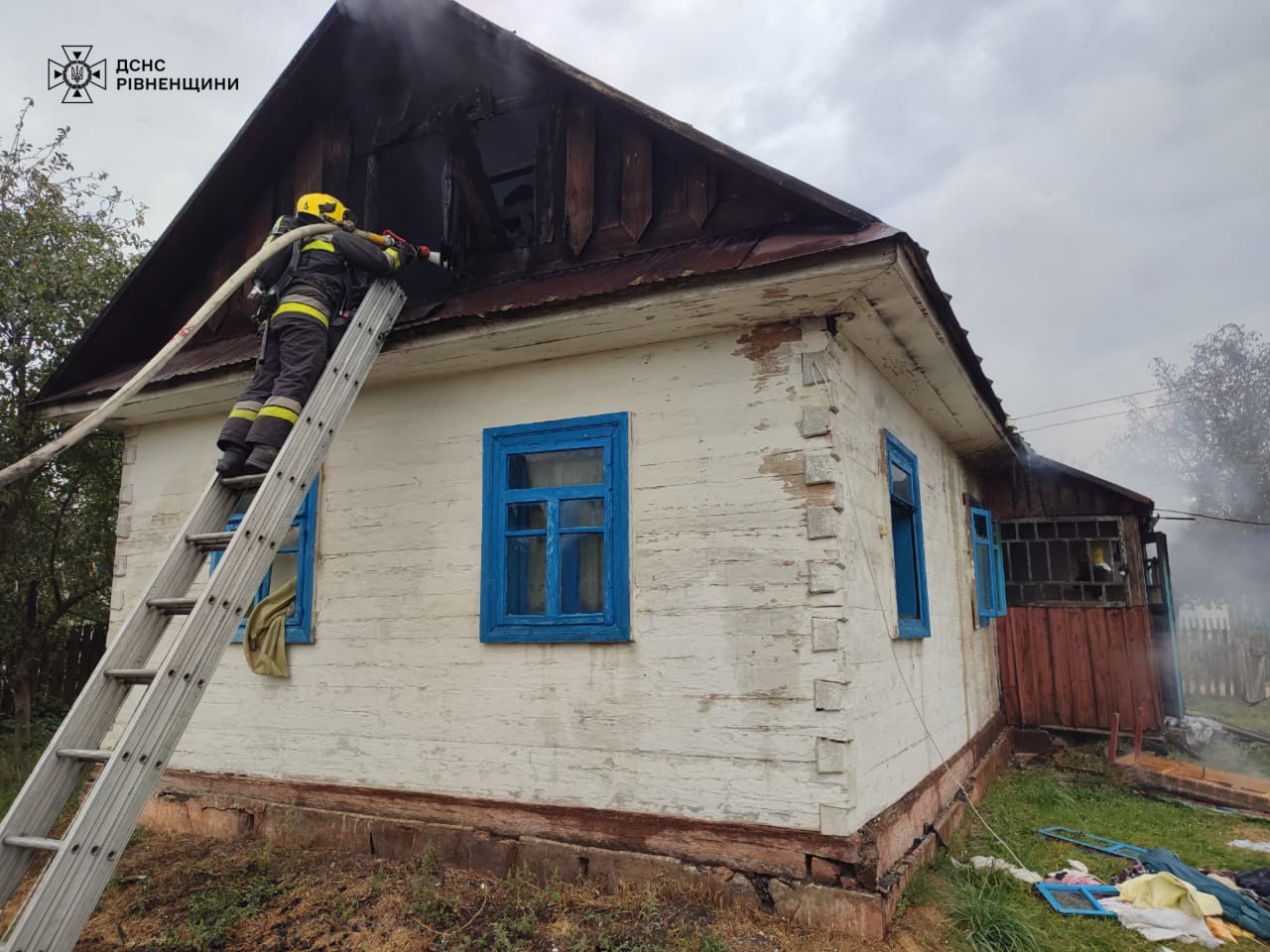 Пожежу в приватному секторі ліквідували рівненські рятувальники