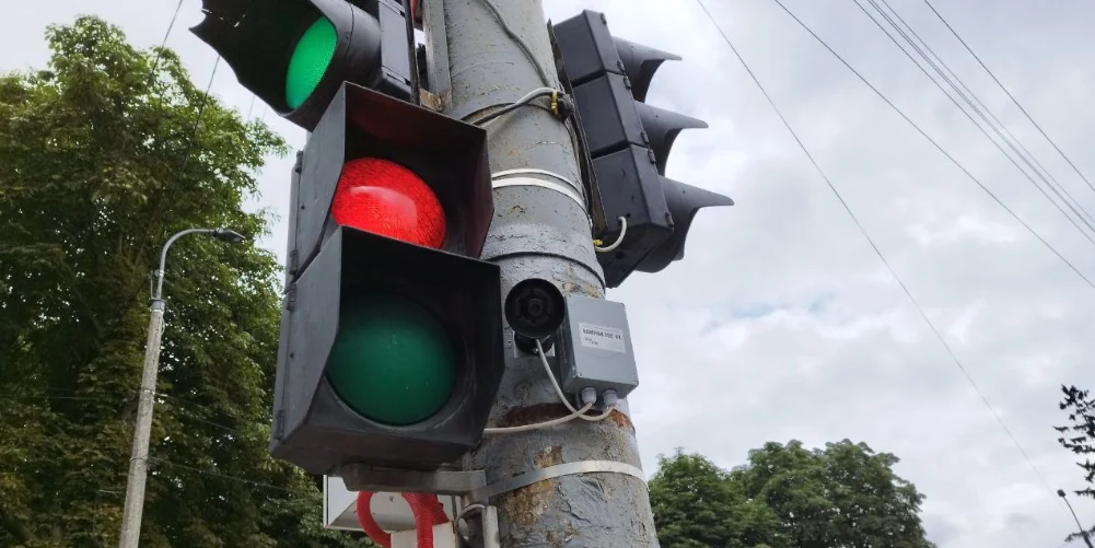 31 світлофор в Рівному обладнано звуковими сповіщувачами