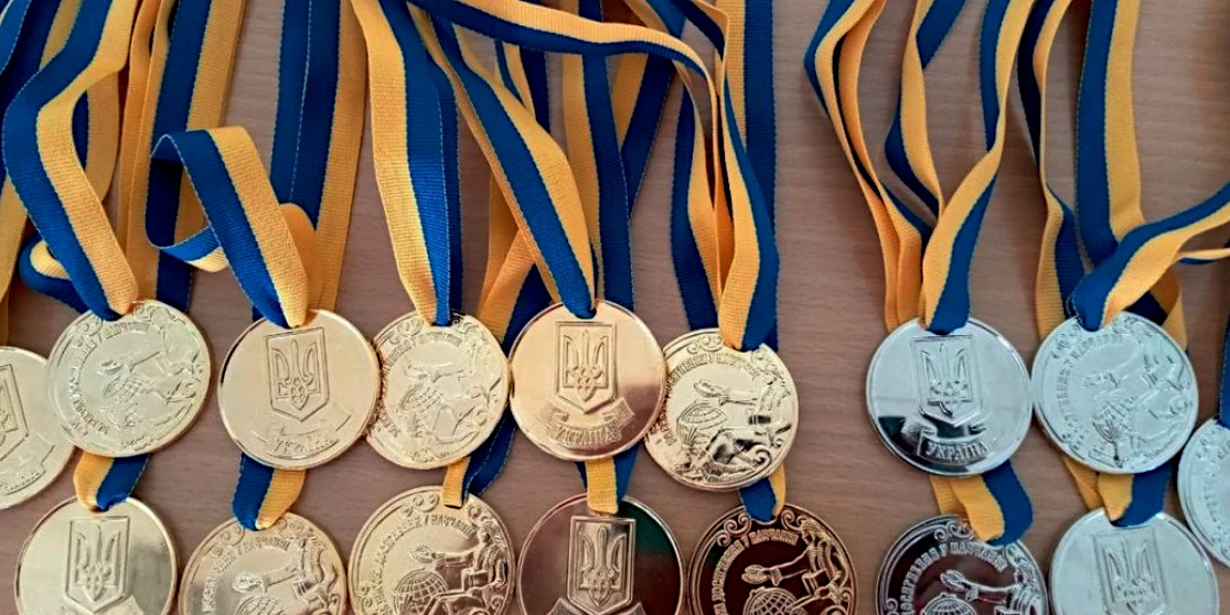Шкільні золоті та срібні медалі в Україні скасовано