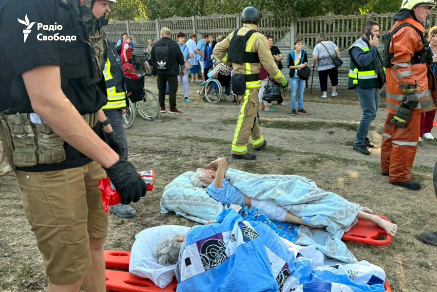рф воює з беззахисними. Поцілили в сумський геріатричний пансіонат. Є загиблий - фото 2