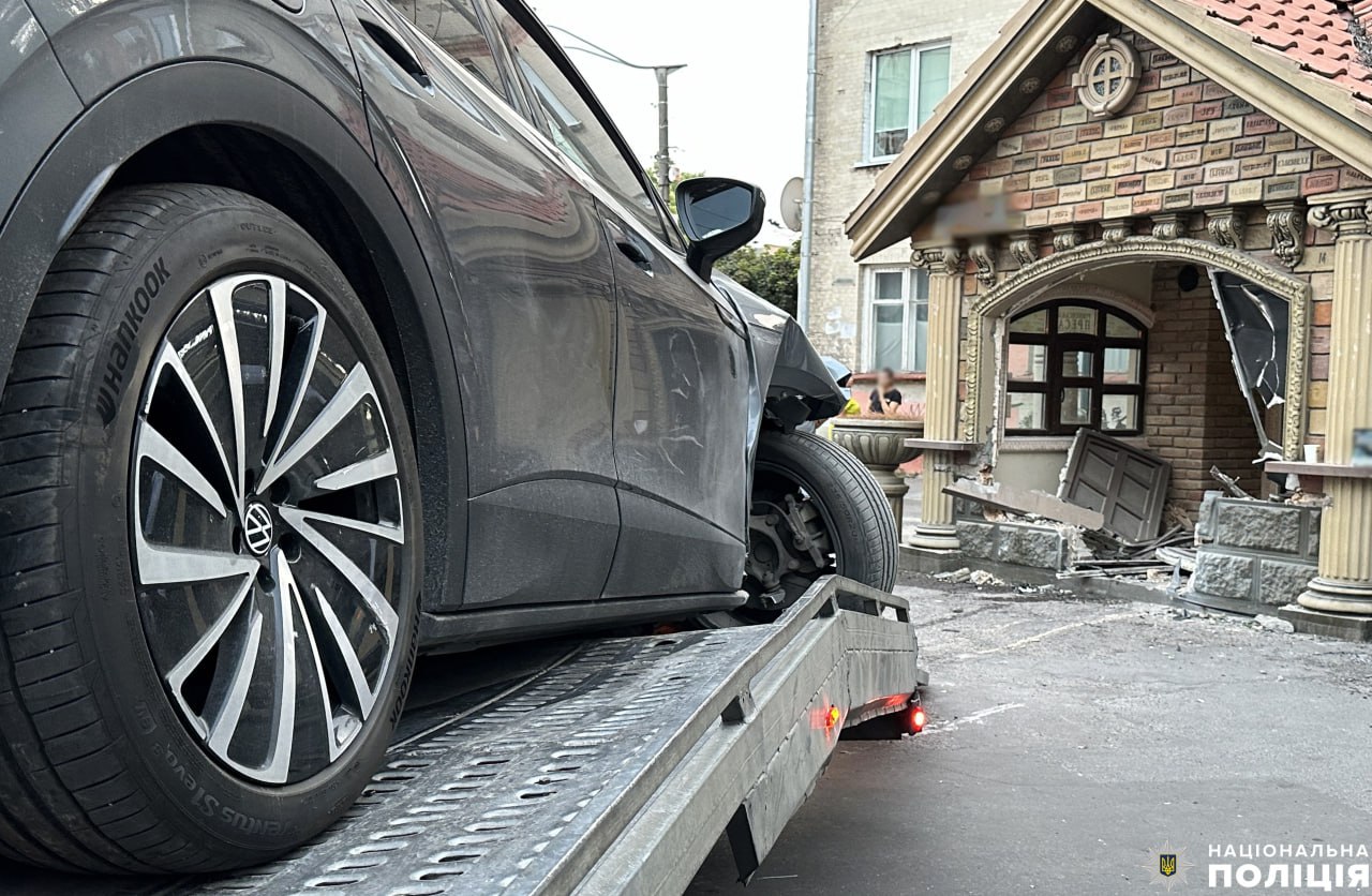 Кермувальниця авто травмувалась у Рівному