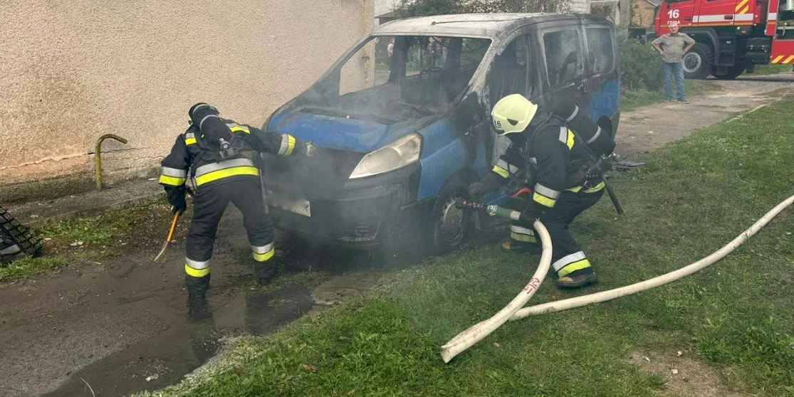 Вогнем сильно пошкоджено авто у Рівненському районі
