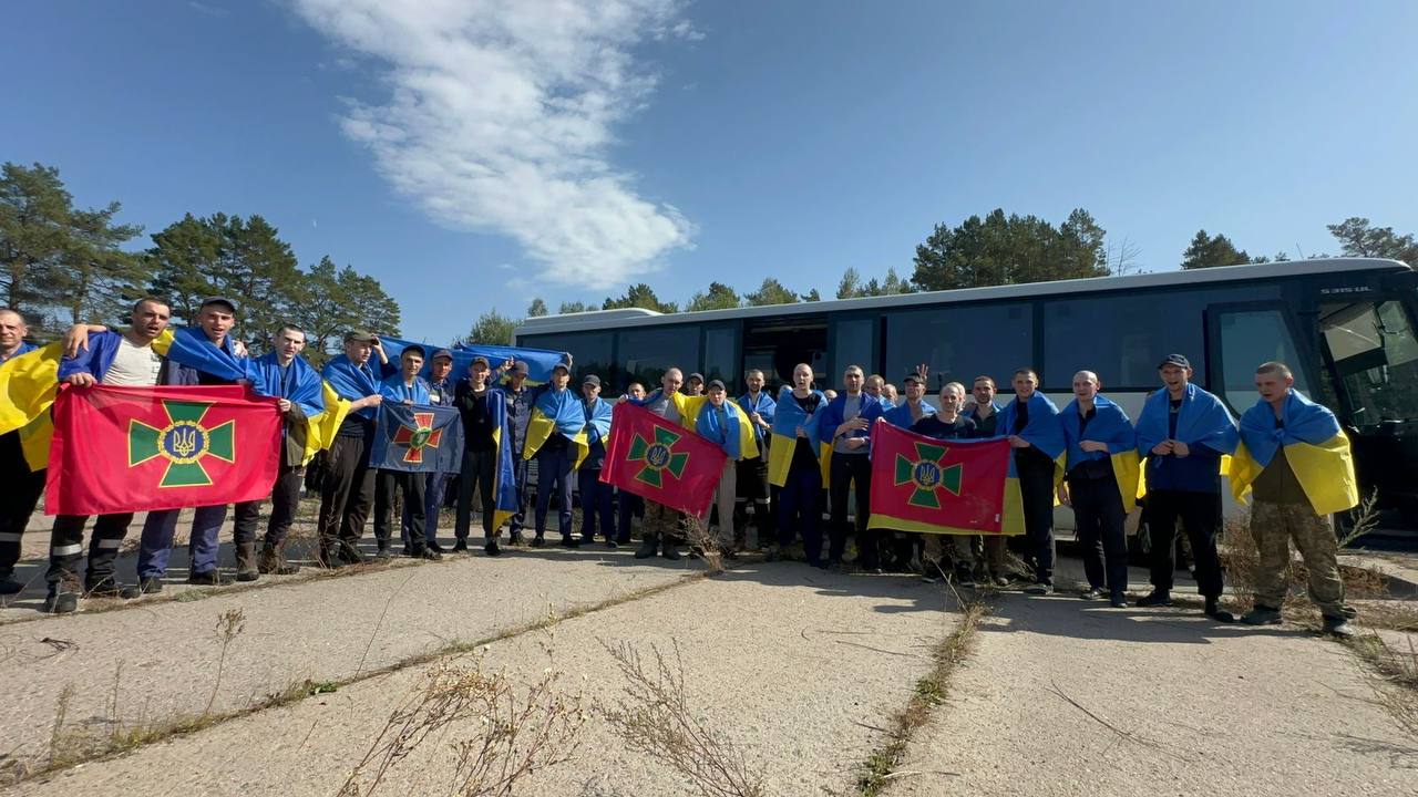Україна зустрічає 103 визволених з полону героїв