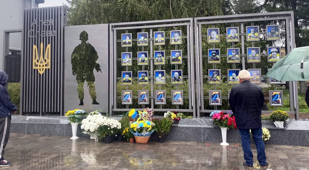 Алею Слави Героям та інтерактивний меморіал відкрили в Білокриницькій громаді - фото 1