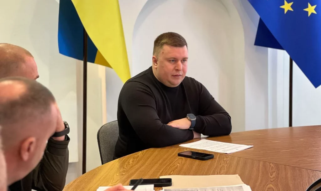 Рівняни скаржаться на відсутність укриття на ринку Дикого - фото 1 Рівняни скаржаться на відсутність укриття на ринку Дикого - фото 1
