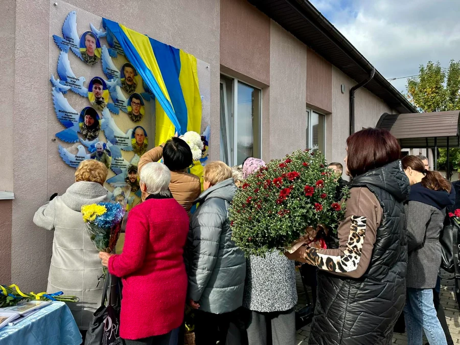У гімназії в Костополі вшанували пам'ять 18-ох полеглих земляків-воїнів - фото 3 У гімназії в Костополі вшанували пам'ять 18-ох полеглих земляків-воїнів - фото 3