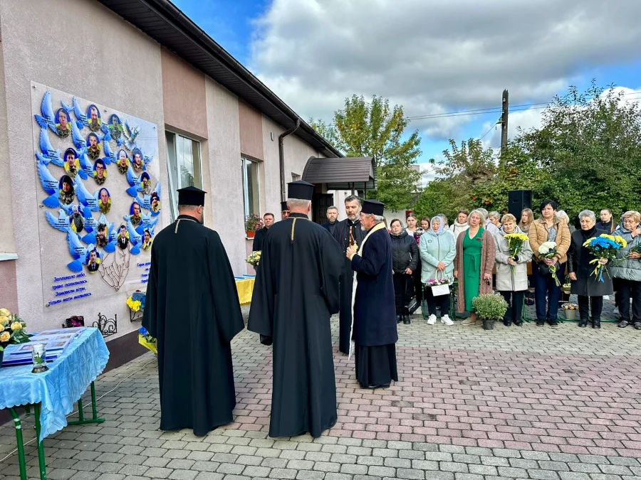 У гімназії в Костополі вшанували пам'ять 18-ох полеглих земляків-воїнів - фото 4 У гімназії в Костополі вшанували пам'ять 18-ох полеглих земляків-воїнів - фото 4