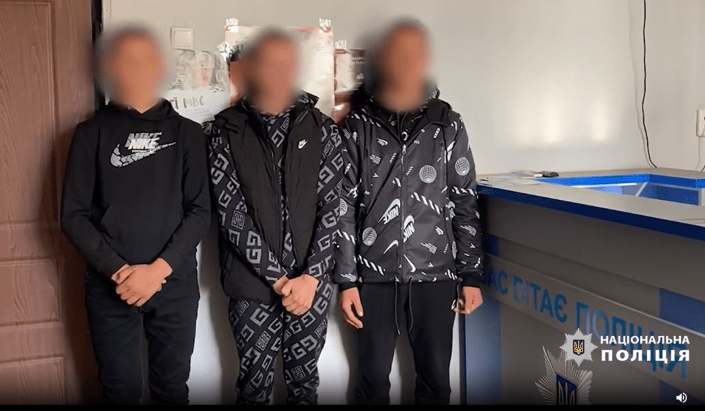 Підлітки хотіли популярності та зняли відео за яке отримали адмінпротоколи за хуліганство - фото 1 Підлітки хотіли популярності та зняли відео за яке отримали адмінпротоколи за хуліганство - фото 1