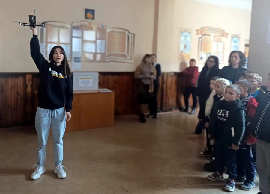 Дітки з Копиткового на Рівненщині наярмаркували на дрони - фото 2
