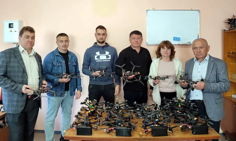 20 дронів-камікадзе відправили з Демидівської громади на фронт - фото 1