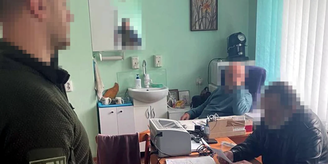 Злочинна група з 29 осіб “заробляла” на ухилянтах в Рівному
