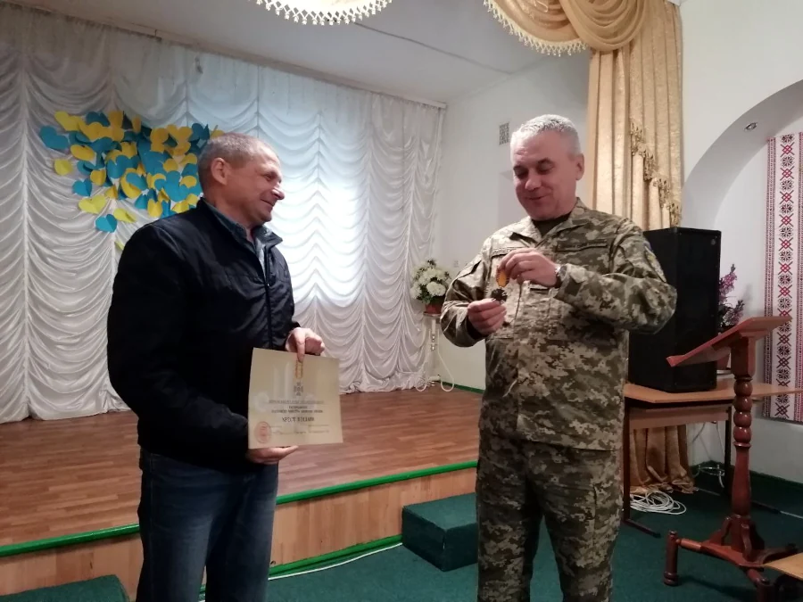 Медаллю «Хрест пошани» відзначили двох викладачів з Рівненщини - фото 1