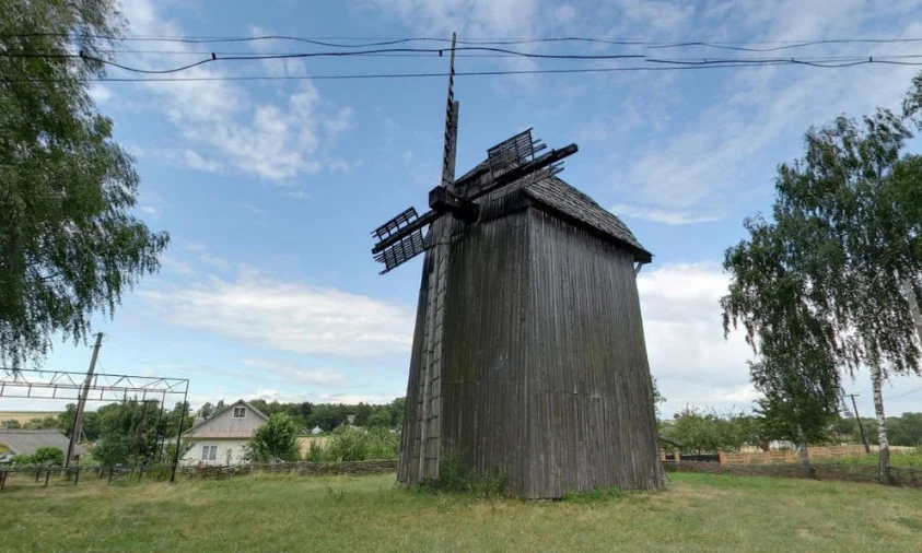 Унікальний Красносільський вітряк на Рівненщині відновили (ФОТО)