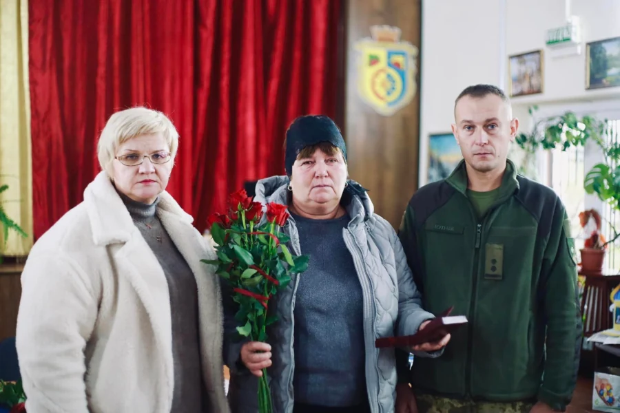 Посмертними орденами 