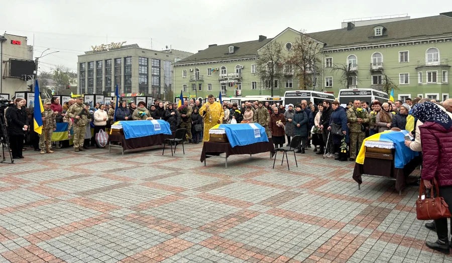 У Рівному прощалися з трьома Героями - фото 4