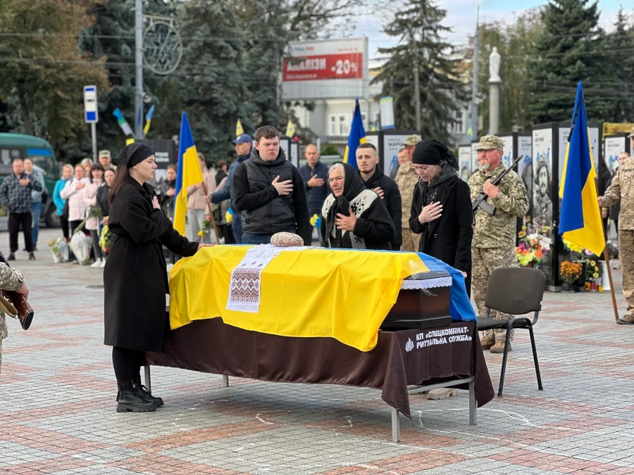 У Рівному провели в останню дорогу полеглого Захисника - фото 1 У Рівному провели в останню дорогу полеглого Захисника - фото 1