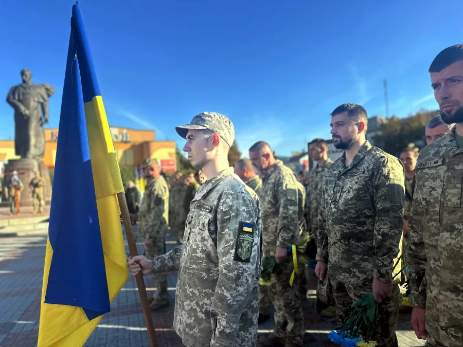 Попрощались у Рівному з полеглим Воїном - фото 2 Попрощались у Рівному з полеглим Воїном - фото 2