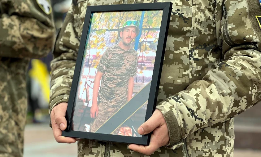 З командиром десантно-штурмового взводу попрощались у Рівному