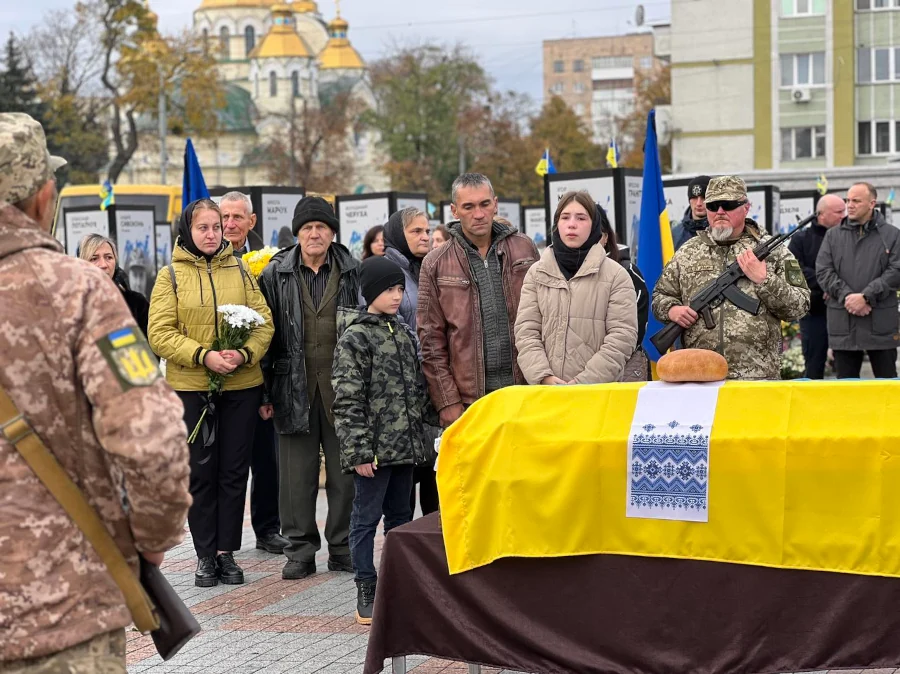 З командиром десантно-штурмового взводу попрощались у Рівному - фото 1