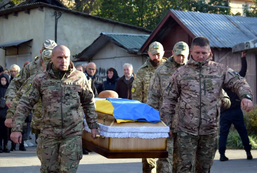 У Здолбунівській громаді прощалися із військовим - фото 1