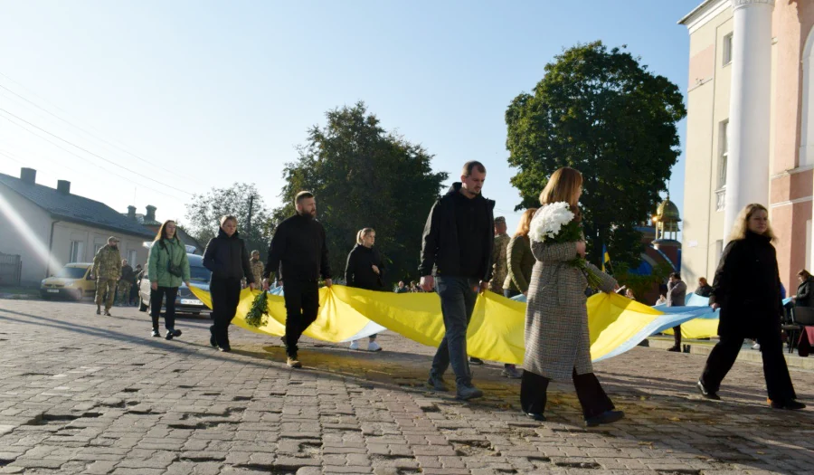 З бійцем Віталієм Мартинчуком попрощались у Здолбунівській громаді - фото 1 З бійцем Віталієм Мартинчуком попрощались у Здолбунівській громаді - фото 1