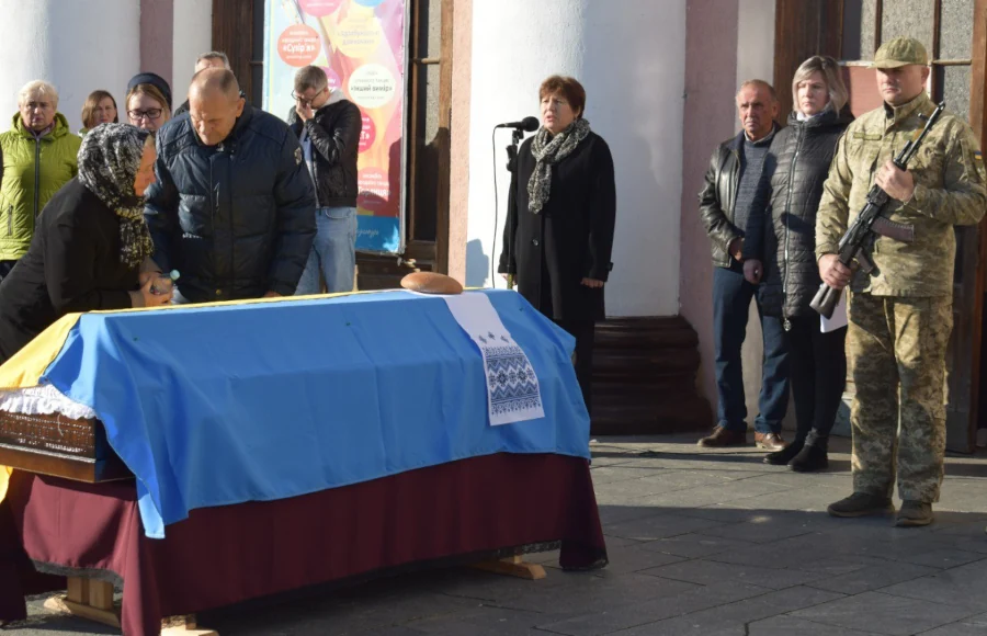 З бійцем Віталієм Мартинчуком попрощались у Здолбунівській громаді - фото 2 З бійцем Віталієм Мартинчуком попрощались у Здолбунівській громаді - фото 2