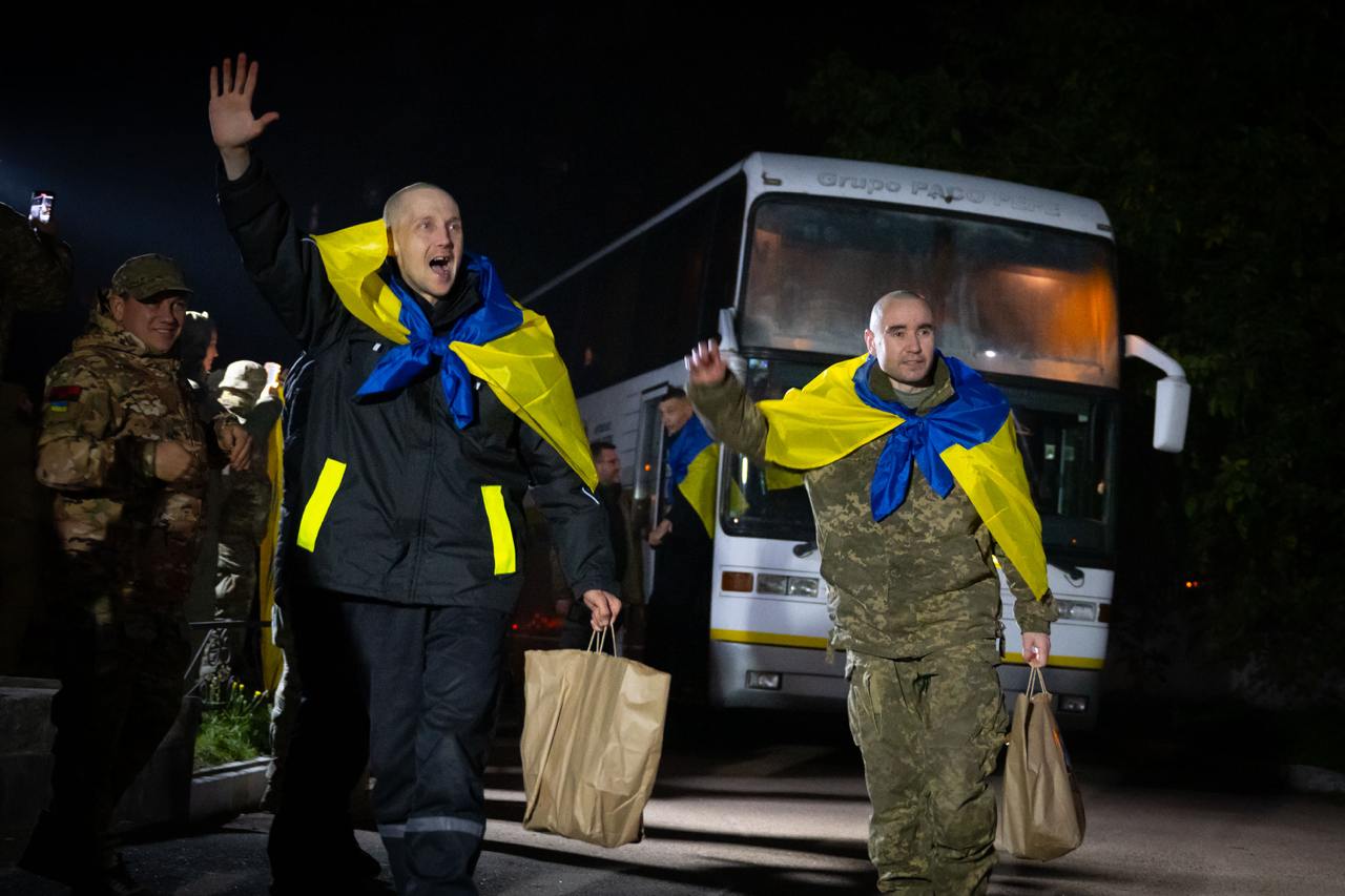 Обмін полоненими відбувся: 95 наших людей знову вдома