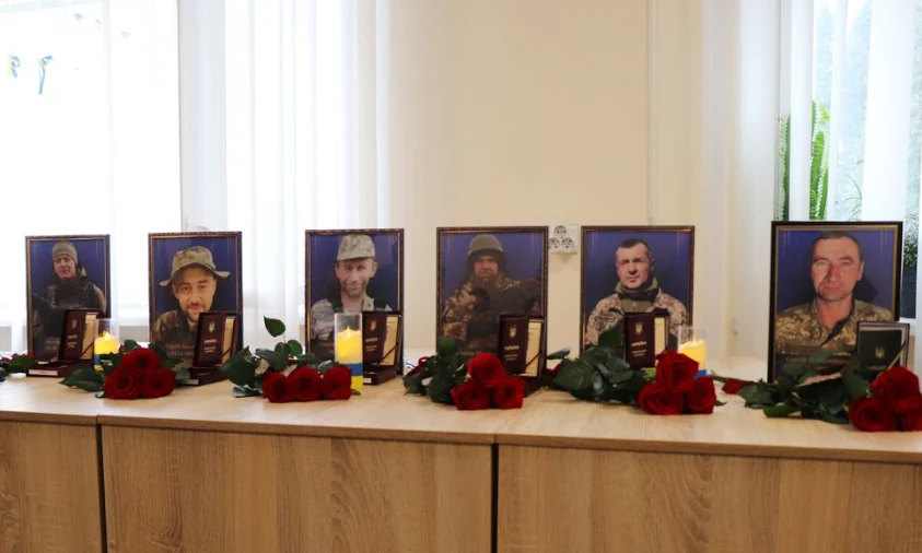 Шістьох захисників з Вараської громади відзначили нагородами. Посмертно