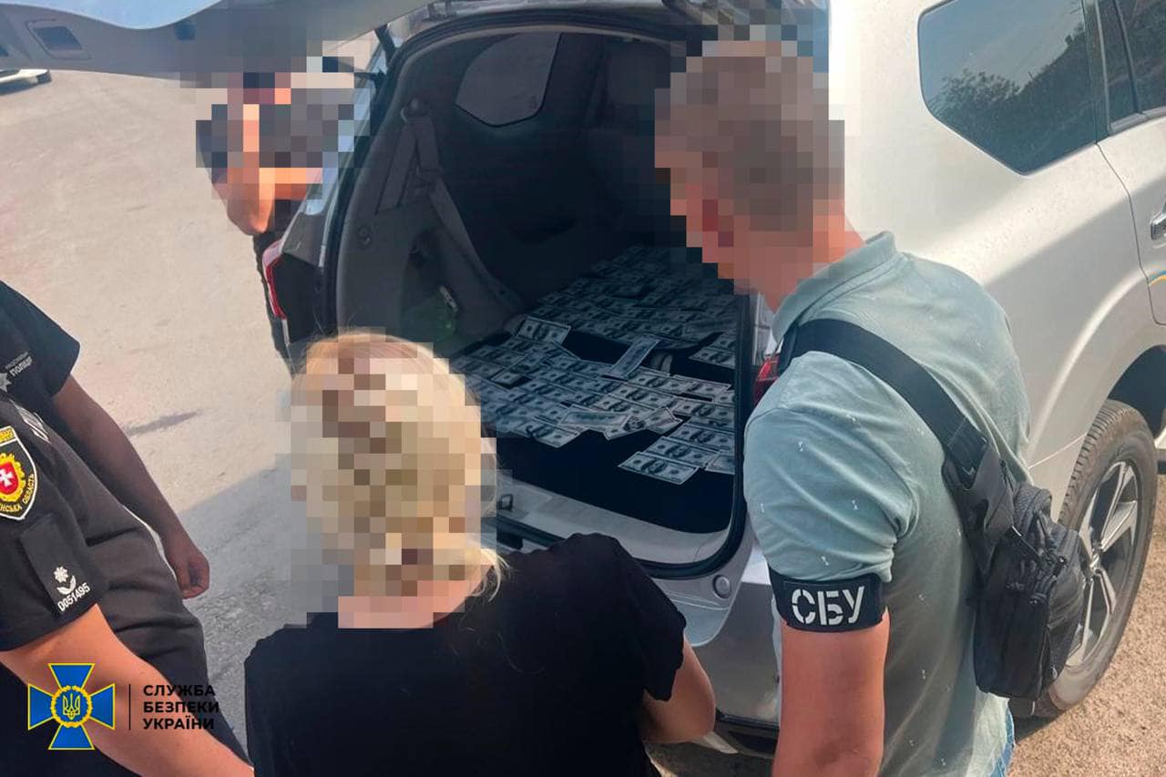 СБУ розкрила схему ухилення від мобілізації за участі працівниці ТЦК