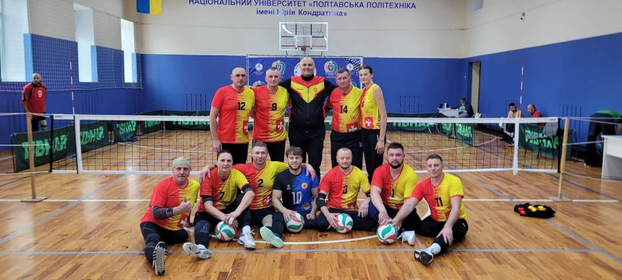 Перші медалі чемпіонату України з волейболу сидячи здобула команда Рівненщини - фото 1
