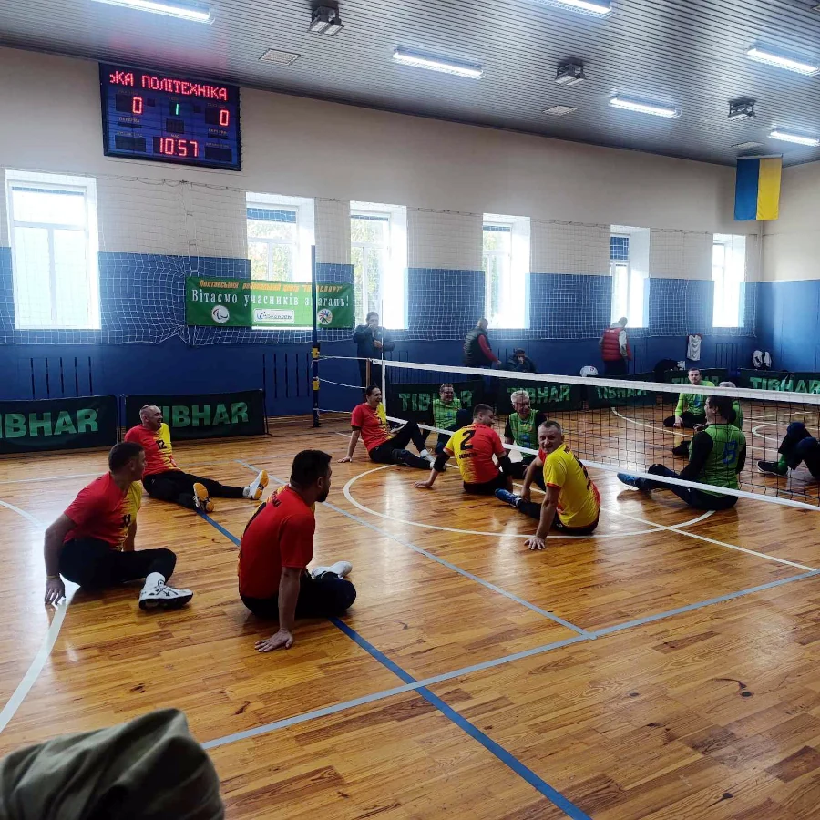 Перші медалі чемпіонату України з волейболу сидячи здобула команда Рівненщини - фото 3
