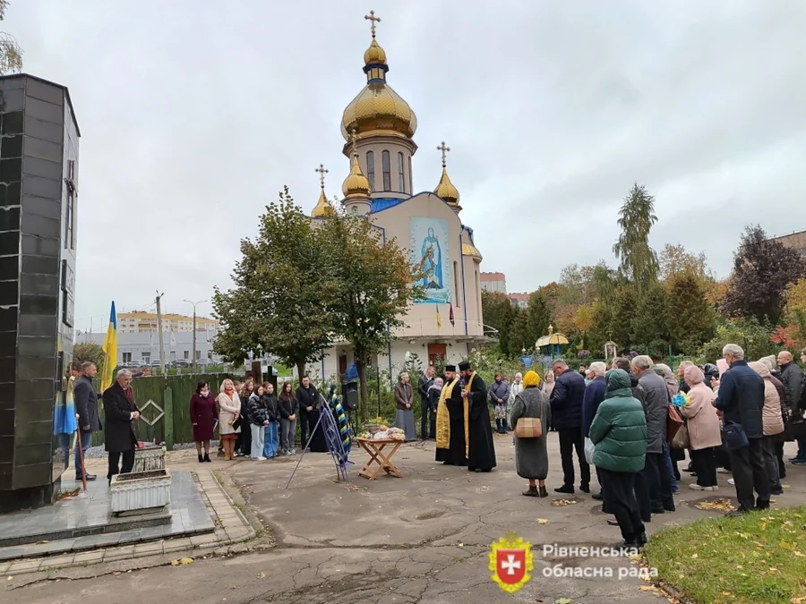 Пам'ять жертв нацистських розстрілів в урочищі «Видумка» вшанували у Рівному - фото 1