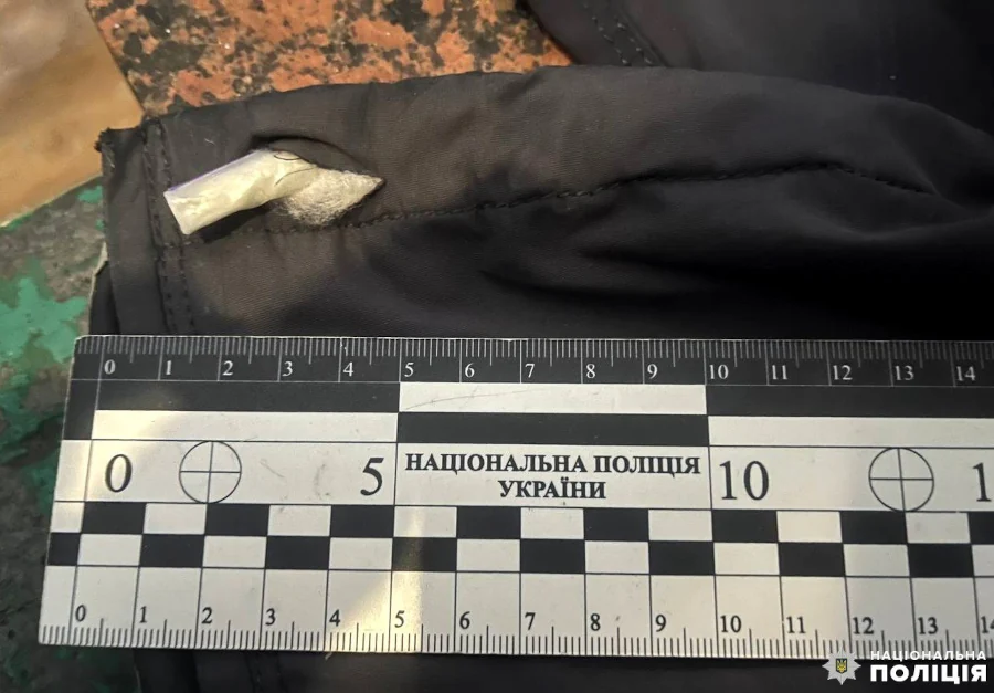 Зашиті в куртку наркотики вилучили у засудженого на Рівненщині - фото 2