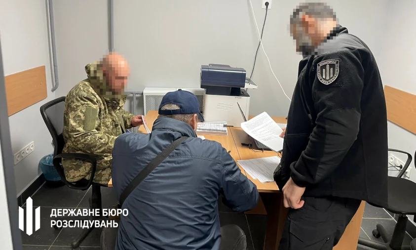 Майже мільйон «бойових» виплат незаконно нарахував полковник медслужби дружині