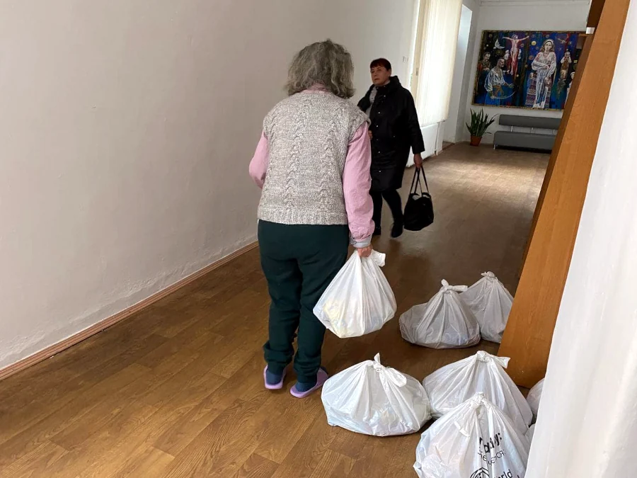 Майже 800 сімей ВПО на Рівненщині отримали продуктові набори - фото 3