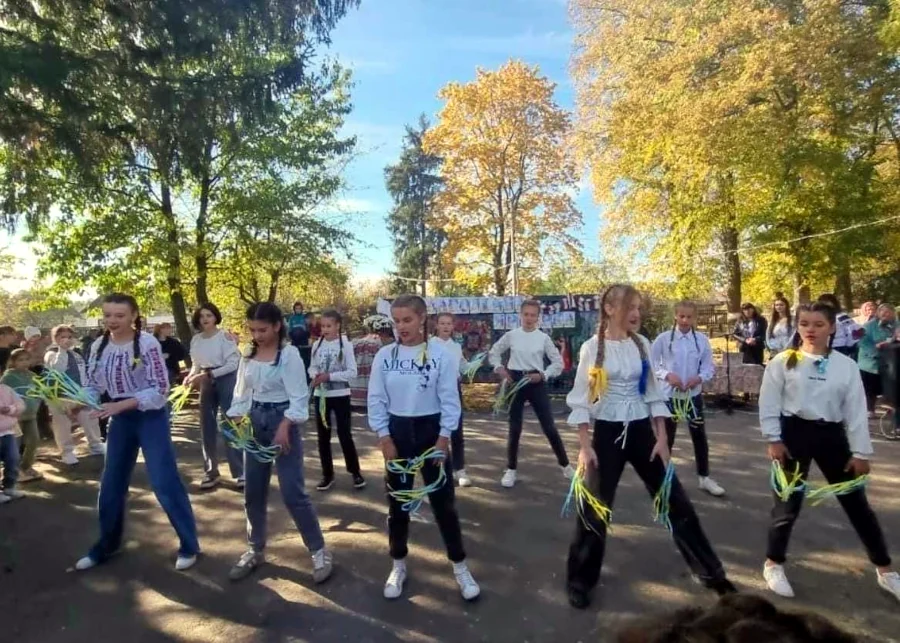 У Березнівській громаді в жовтні заклади освіти зібрали на ЗСУ майже 1,5 млн грн - фото 1