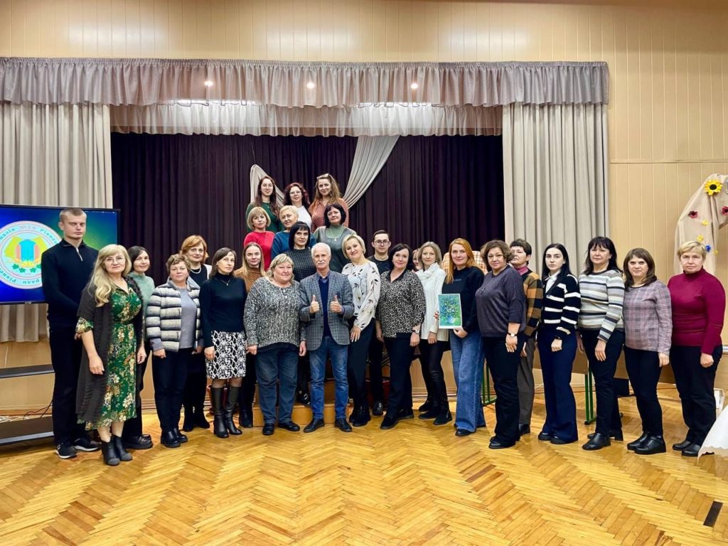 Попри повітряну тривогу зустріч рівнян з поетом відбулася - фото 1 Попри повітряну тривогу зустріч рівнян з поетом відбулася - фото 1