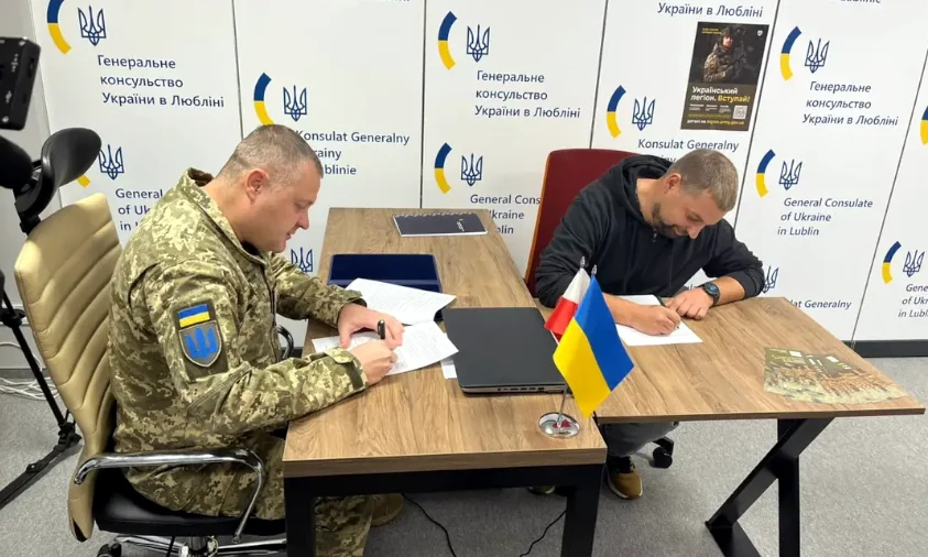 Перші добровольці Українського легіону підписали в Польщі контракти із ЗСУ