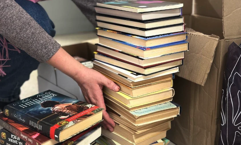 Акція “Подаруй книгу воїну” продовжується у Рівному
