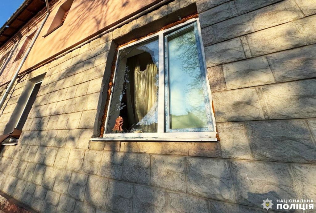 Поліцейські збирають докази ворожого обстрілу рф на Рівненщині (ФОТО) - фото 3