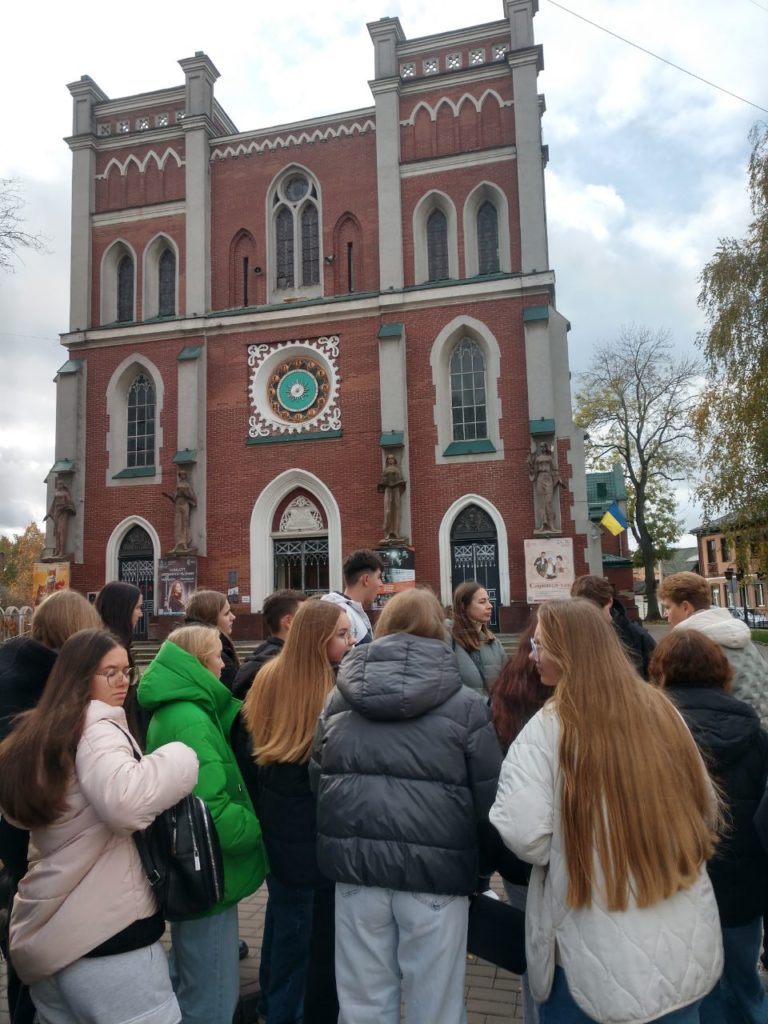 Столичні гості гуляли у Рівному - фото 1