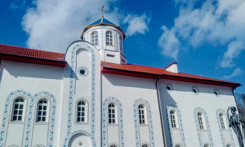 У Маріуполі окупанти хочуть привести храм “до відповідності канонам рпц”