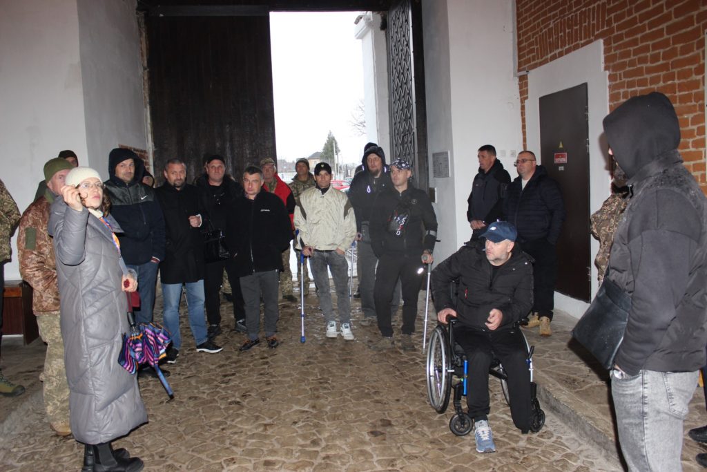 Воїни, історія та вдячність: як у Дубенському замку допомагають реабілітації захисників - фото 1