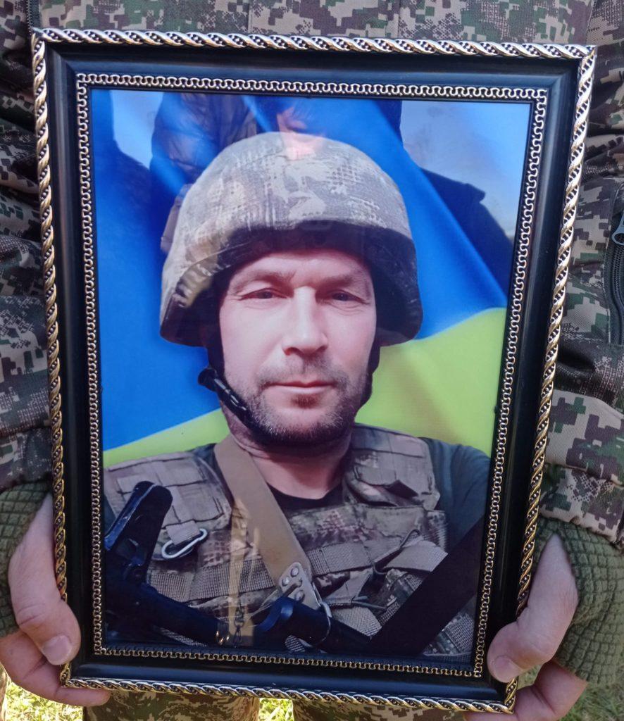 Громада на Рівненщині прощалася із земляком - фото 1 Громада на Рівненщині прощалася із земляком - фото 1